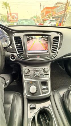 کرایسلەر 200